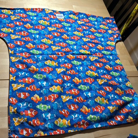 S.C.R.U.B.S. Clown Fish Patterned Scrub Top - Picture 3 of 6